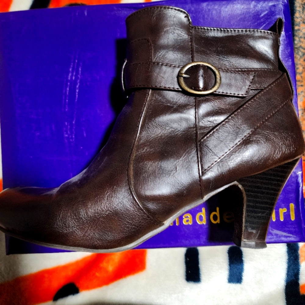 Heeled booties